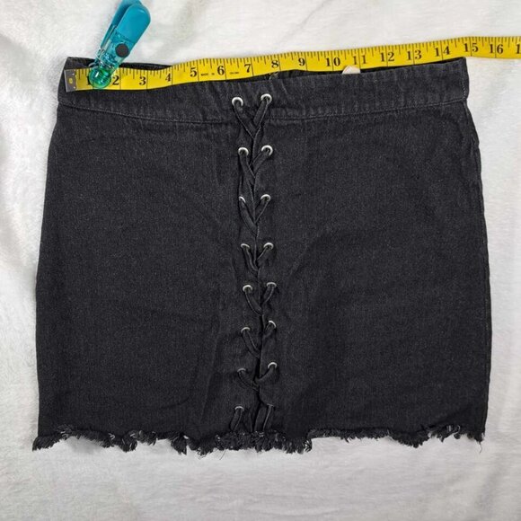 Fantastic Fawn Women's size L Black Wash Jean Mini Skirt Lace‎ Up Frayed Hemline - Picture 5 of 8